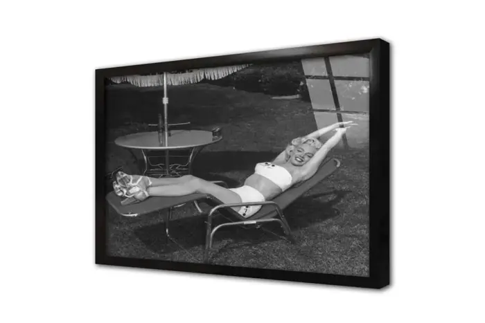 Marilyn Monroe Şezlongdaki | Kanvas Tablo | Cam Tablo | Mdf Tablo | A31294 - Görsel 3