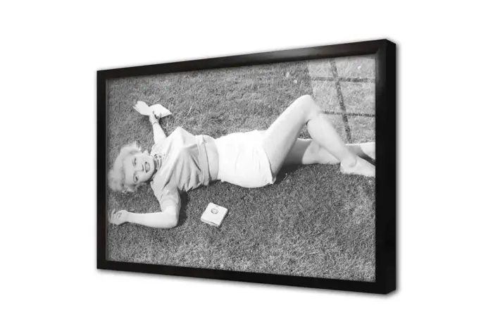 Marilyn Monroe Çimlerde Uzanırken Ki | Kanvas Tablo | Cam Tablo | Mdf Tablo | A31306 - Görsel 3