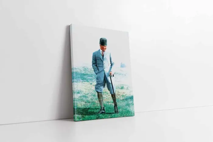 Atatürk Arazide Bakarken | Kanvas Tablo | Cam Tablo | Mdf Tablo | A02035 - Görsel 1