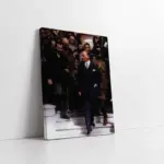 Atatürk Merdivenlerden İnerken | Kanvas Tablo | Cam Tablo | Mdf Tablo | A02037