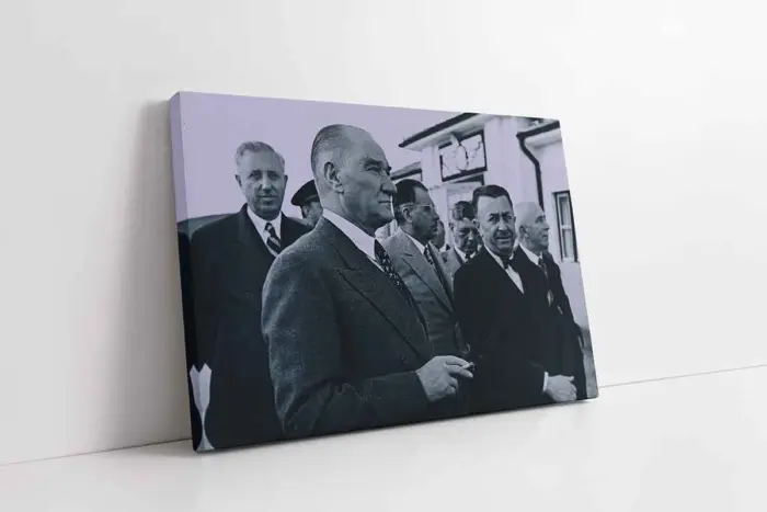 Atatürk Tcdd Önünde | Kanvas Tablo | Cam Tablo | Mdf Tablo | A02043 - Görsel 1