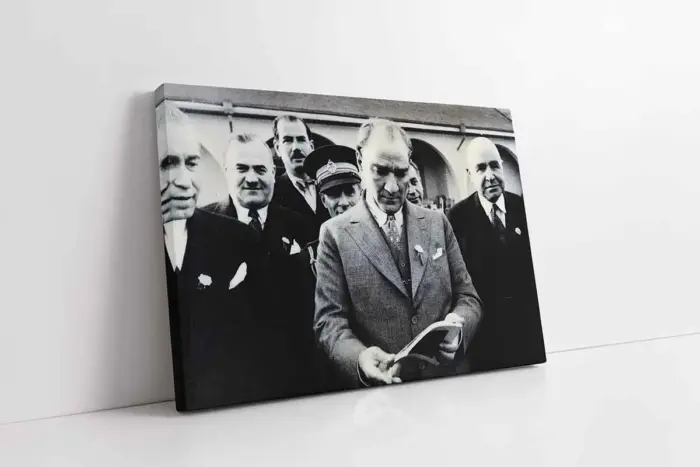 Atatürk Kitap İncelerken | Kanvas Tablo | Cam Tablo | Mdf Tablo | A02056 - Görsel 1