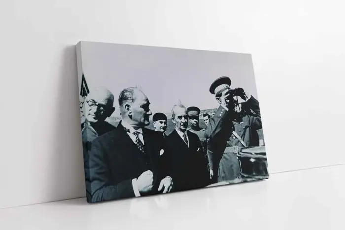 Atatürk Arazide İnceleme Yaparken | Kanvas Tablo | Cam Tablo | Mdf Tablo | A02060 - Görsel 1