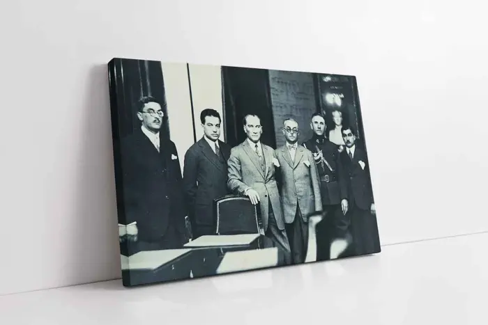Atatürk İş Bankası Genel Merkezinde | Kanvas Tablo | Cam Tablo | Mdf Tablo | A02067 - Görsel 1