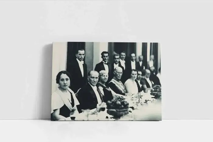 Atatürk Cumhuriyet Balosu Yemeğinde | Kanvas Tablo | Cam Tablo | Mdf Tablo | A02070 - Görsel 2