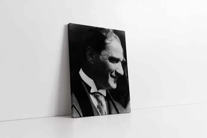 Siyah Beyaz Atatürk Gülerken Portresi | Kanvas Tablo | Cam Tablo | Mdf Tablo | A02080 - Görsel 1