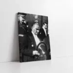 Atatürk Merdivenlerden İnerken | Kanvas Tablo | Cam Tablo | Mdf Tablo | A02088