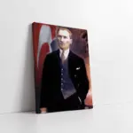 Ay Yıldızlı Bayrak Önünde Atatürk | Kanvas Tablo | Cam Tablo | Mdf Tablo | A02102