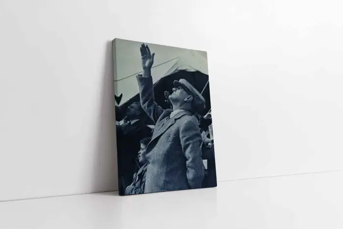 Atatürk Gökyüzüne Bakarken | Kanvas Tablo | Cam Tablo | Mdf Tablo | A02130 - Görsel 1