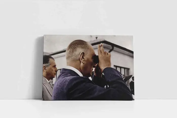 Atatürk Dürbünle Bakarken | Kanvas Tablo | Cam Tablo | Mdf Tablo | A02178 - Görsel 2