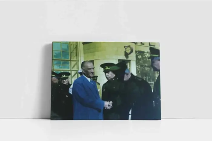 Atatürk Ankara Tren Garında | Kanvas Tablo | Cam Tablo | Mdf Tablo | A02198 - Görsel 2