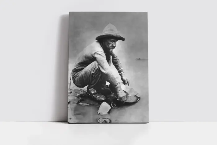 Altın Arayan Adam | Kanvas Tablo | Cam Tablo | Mdf Tablo | A07124 - Görsel 2