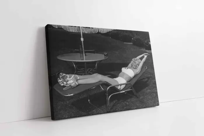 Marilyn Monroe Şezlongdaki | Kanvas Tablo | Cam Tablo | Mdf Tablo | A31294 - Görsel 1