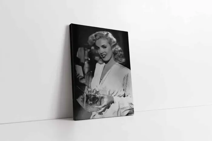 Marilyn Monroe Doğum Gününden | Kanvas Tablo | Cam Tablo | Mdf Tablo | A31296 - Görsel 1