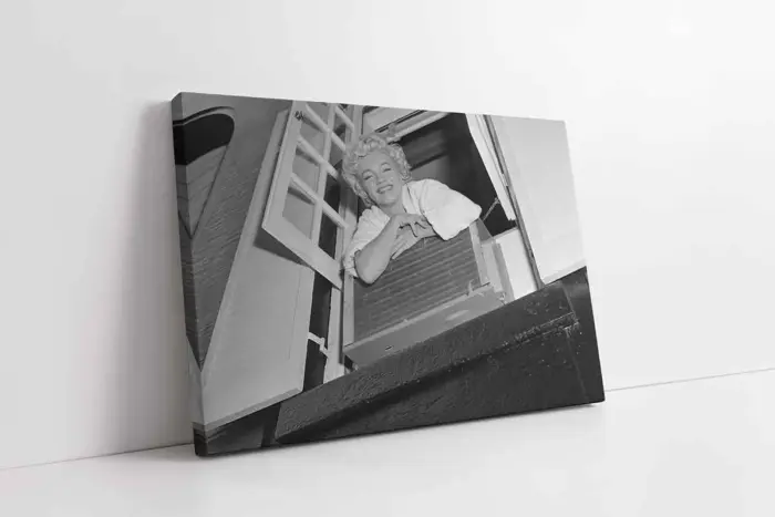 Marilyn Monroe Beyaz Bornozuyla | Kanvas Tablo | Cam Tablo | Mdf Tablo | A31298 - Görsel 1