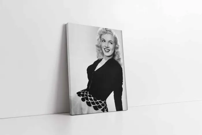 Marilyn Monroe Siyah Kıyafetiyle | Kanvas Tablo | Cam Tablo | Mdf Tablo | A31299 - Görsel 1