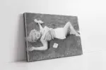 Marilyn Monroe Çimlerde Uzanırken Ki | Kanvas Tablo | Cam Tablo | Mdf Tablo | A31306