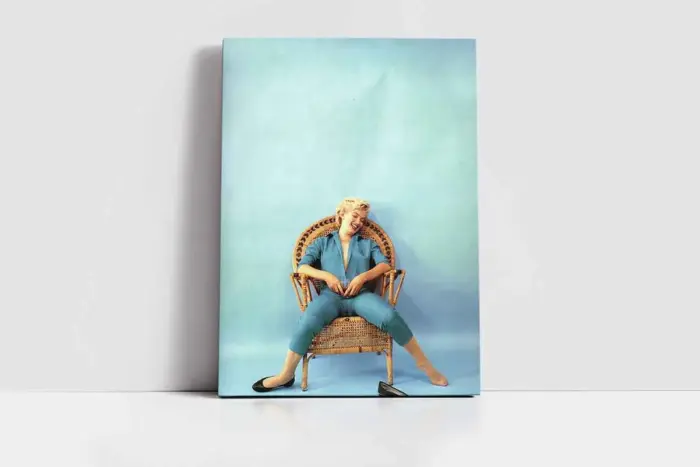 Marilyn Monroe Mavi Kıyafetiyle Otururken | Kanvas Tablo | Cam Tablo | Mdf Tablo | A31311 - Görsel 2