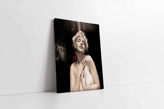 Marilyn Monroe Kırmızı Çiçeğiyle | Kanvas Tablo | Cam Tablo | Mdf Tablo | A31327 - Görsel 1