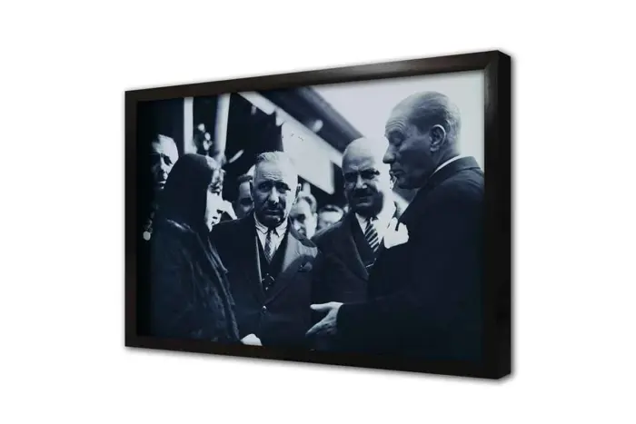Atatürk Ankara Havalimanında | Kanvas Tablo | Cam Tablo | Mdf Tablo | A02066 - Görsel 4