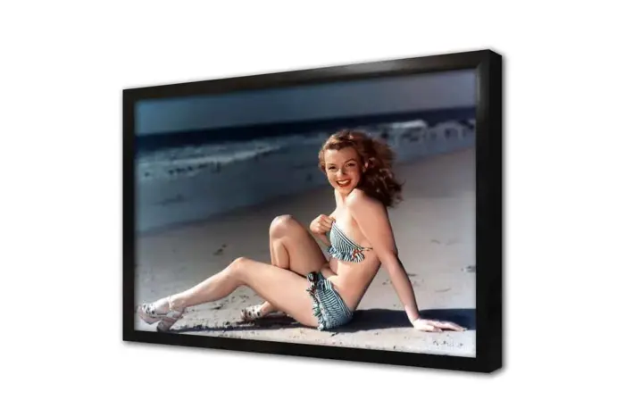 Marilyn Monroe Kımsalda Otururken | Kanvas Tablo | Cam Tablo | Mdf Tablo | A31287 - Görsel 4