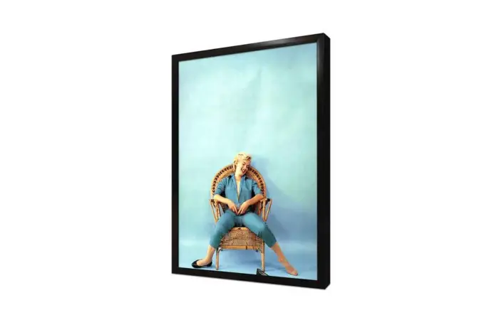 Marilyn Monroe Mavi Kıyafetiyle Otururken | Kanvas Tablo | Cam Tablo | Mdf Tablo | A31311 - Görsel 4